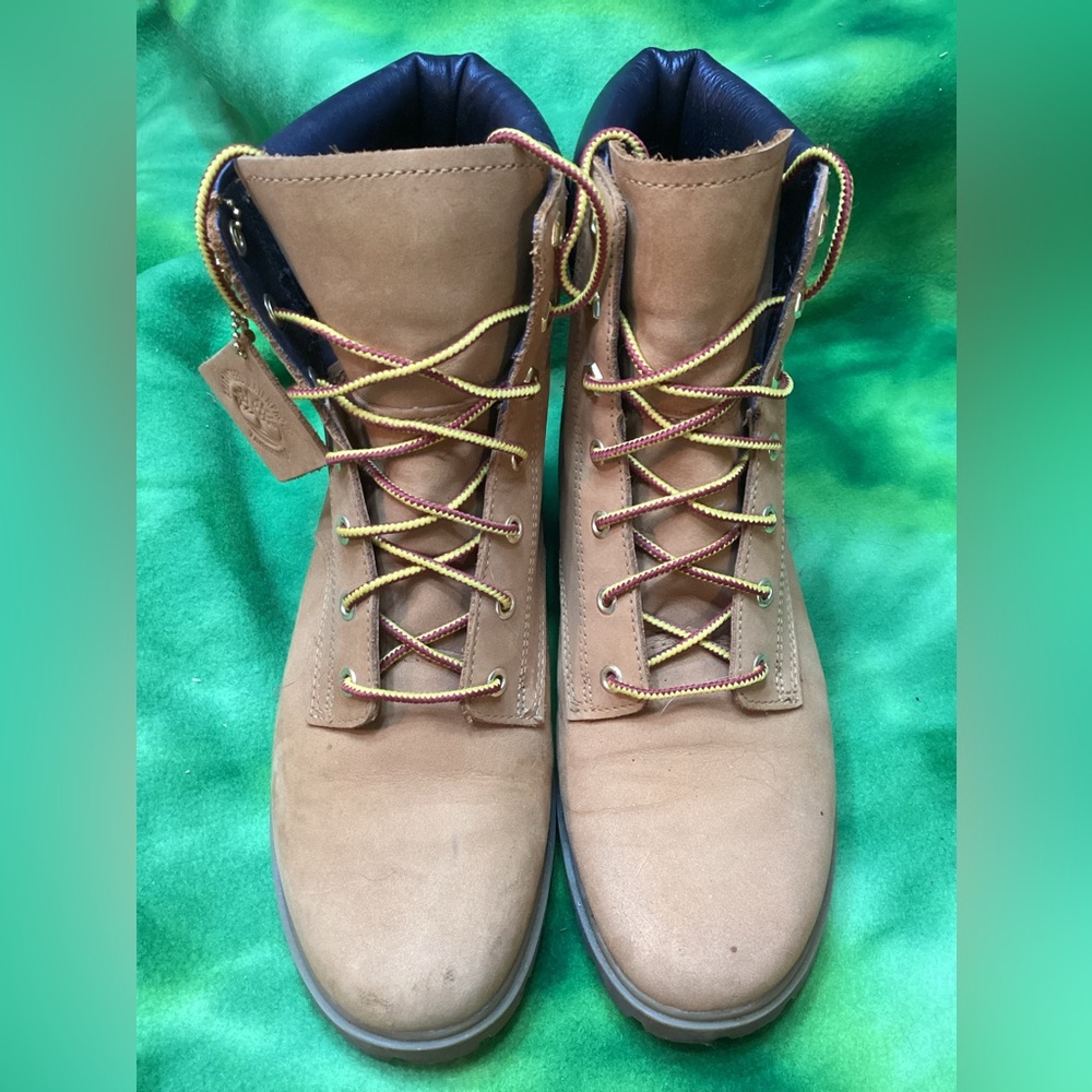 Timberland Tan Lace-Up Women's Sturdy Leather Waterproof Boots Size 8 Nice